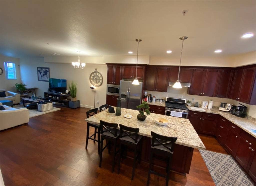 1 Bedroom / 1 Private Bathroom