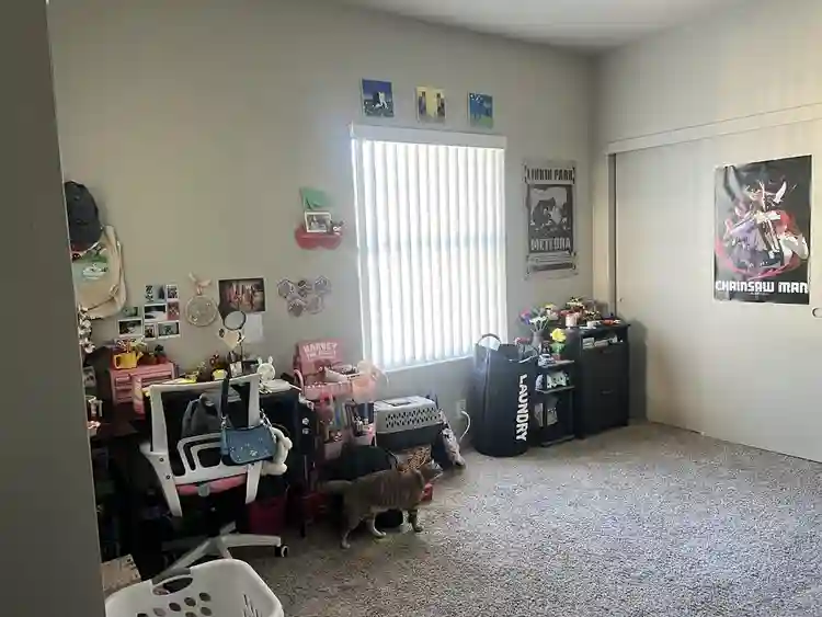 AVAILABLE ROOM LEASE TAKEOVER