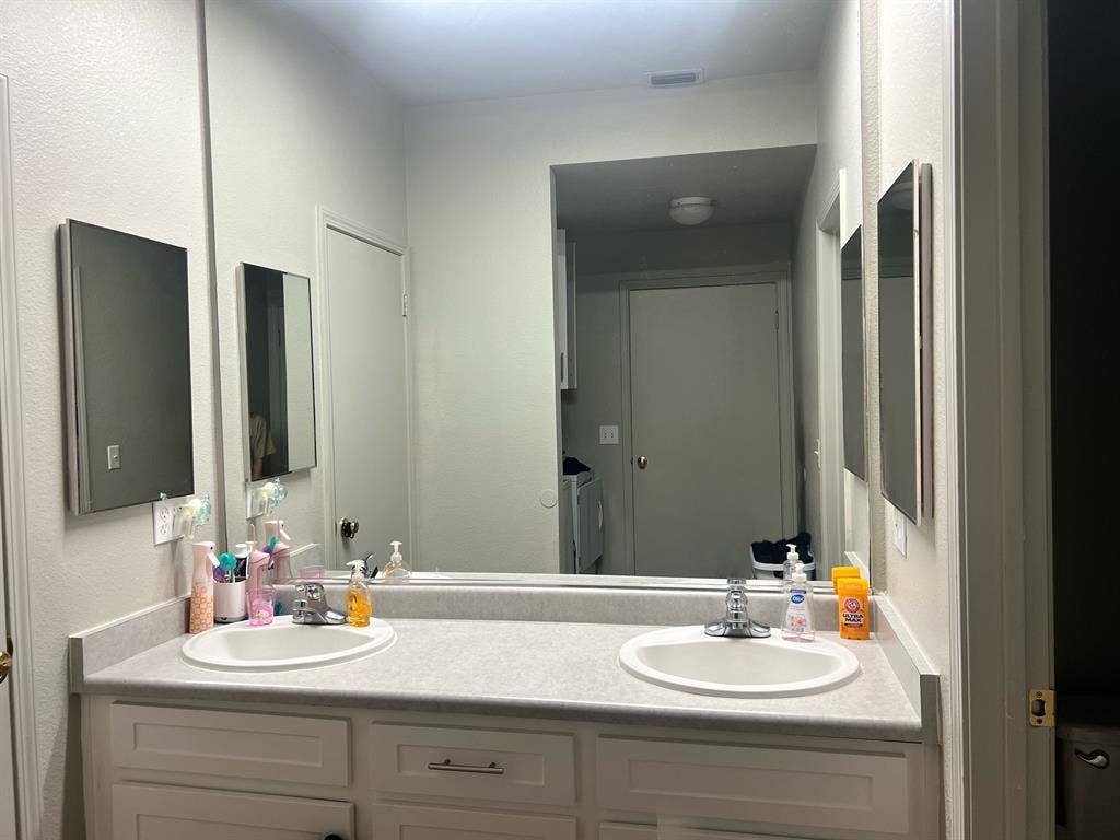 AVAILABLE ROOM LEASE TAKEOVER