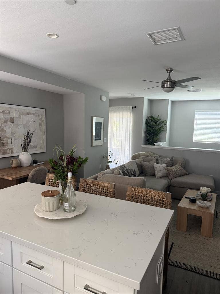 Room Available in 2bed/2.5 bath