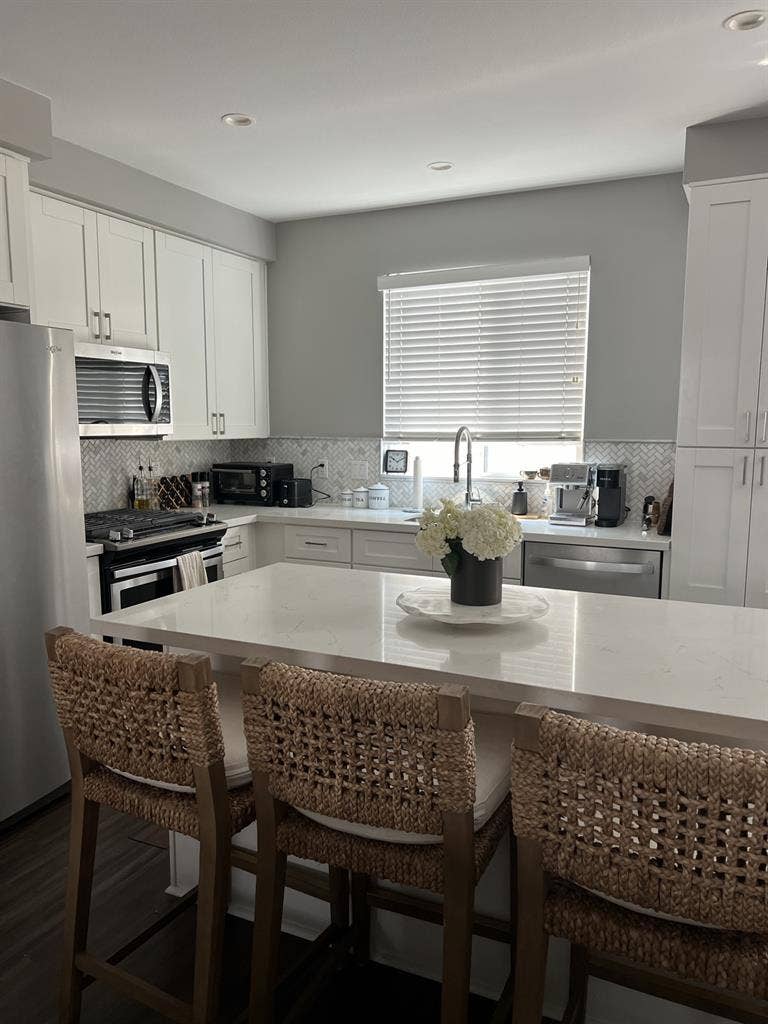 Room Available in 2bed/2.5 bath