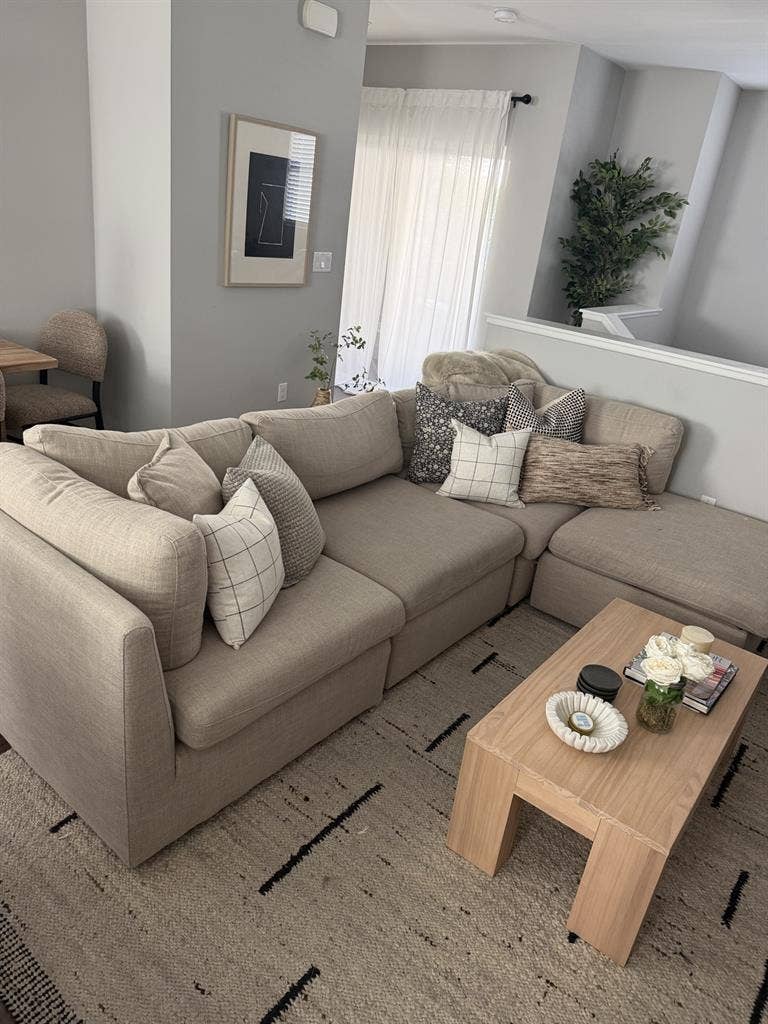 Room Available in 2bed/2.5 bath
