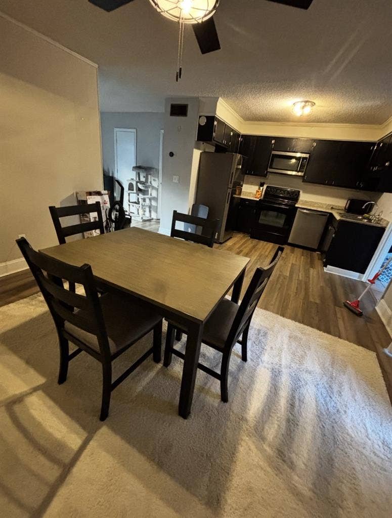 Room for rent in goose creekk
