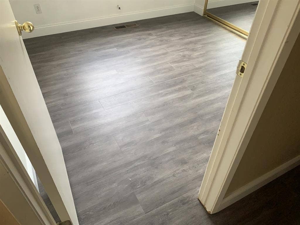 Small room with amenities