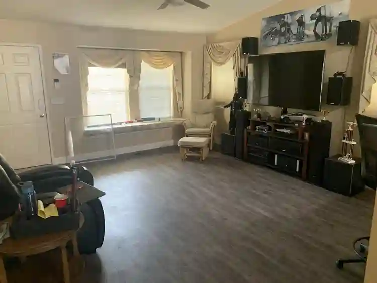 Small room with amenities