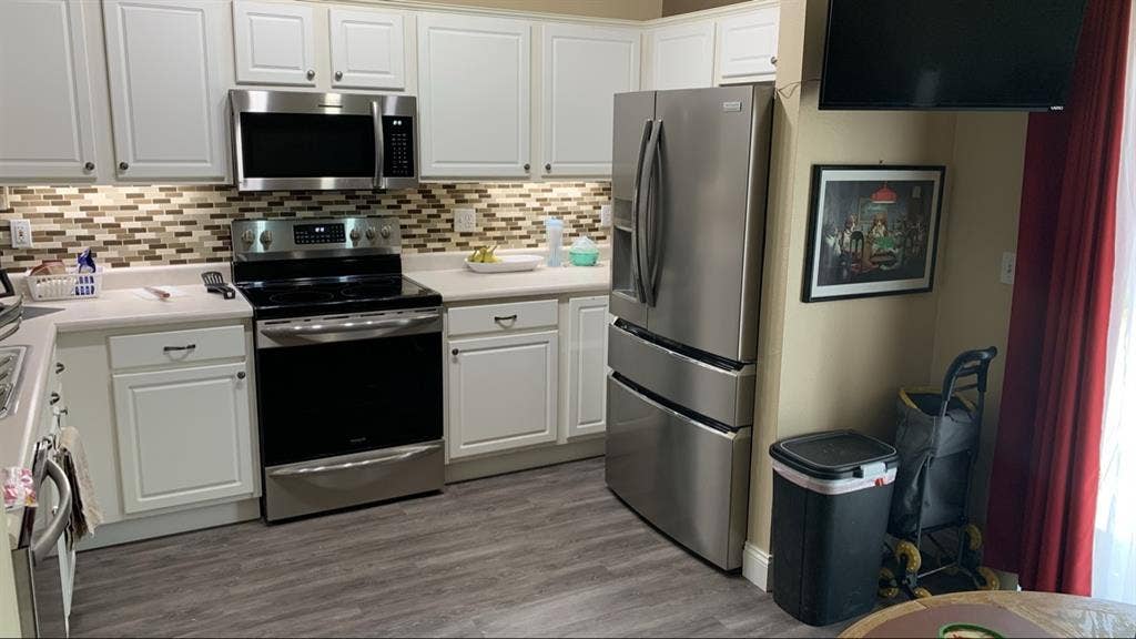 Small room with amenities