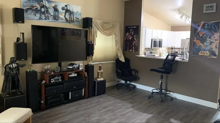 Small room with amenities