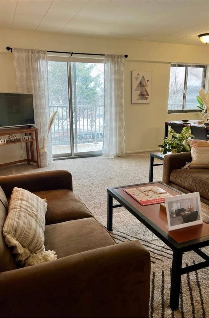 1BR/1BA Relet @ Parkway plaza