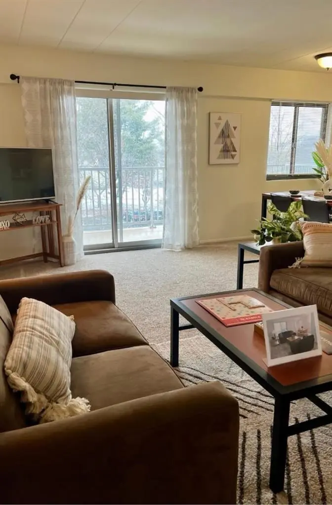 1BR/1BA Relet @ Parkway plaza