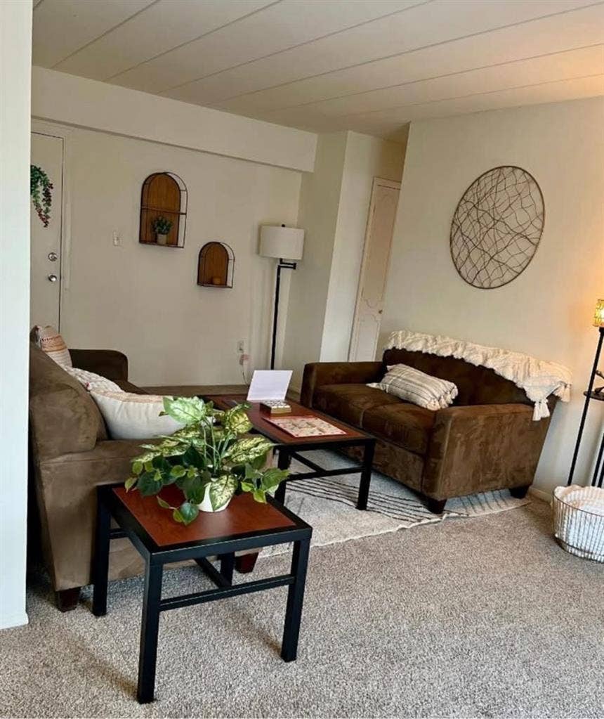 1BR/1BA Relet @ Parkway plaza