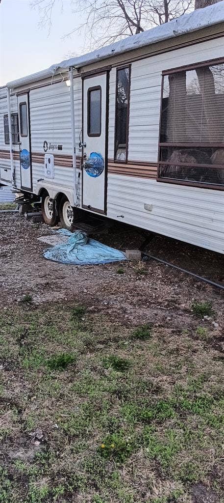 Camper for rent fully furnished.