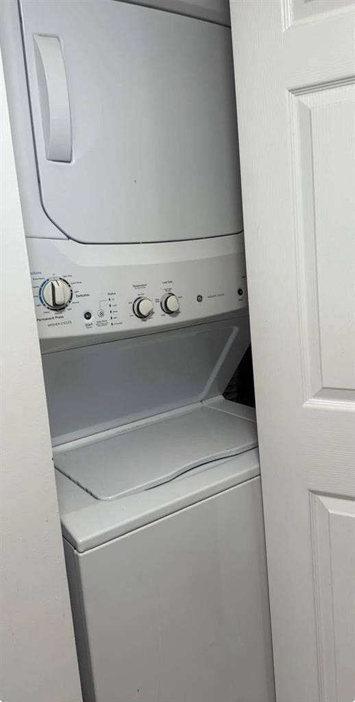 Looking for a roomate