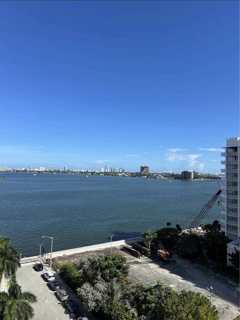 Looking for a roomate