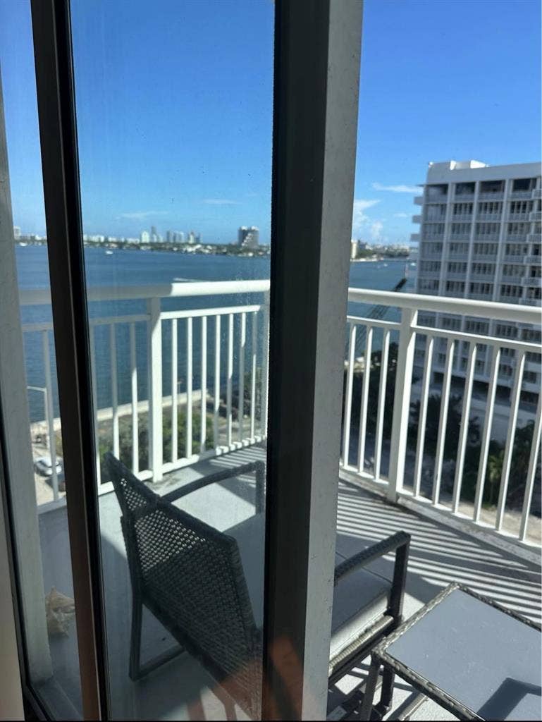 Looking for a roomate