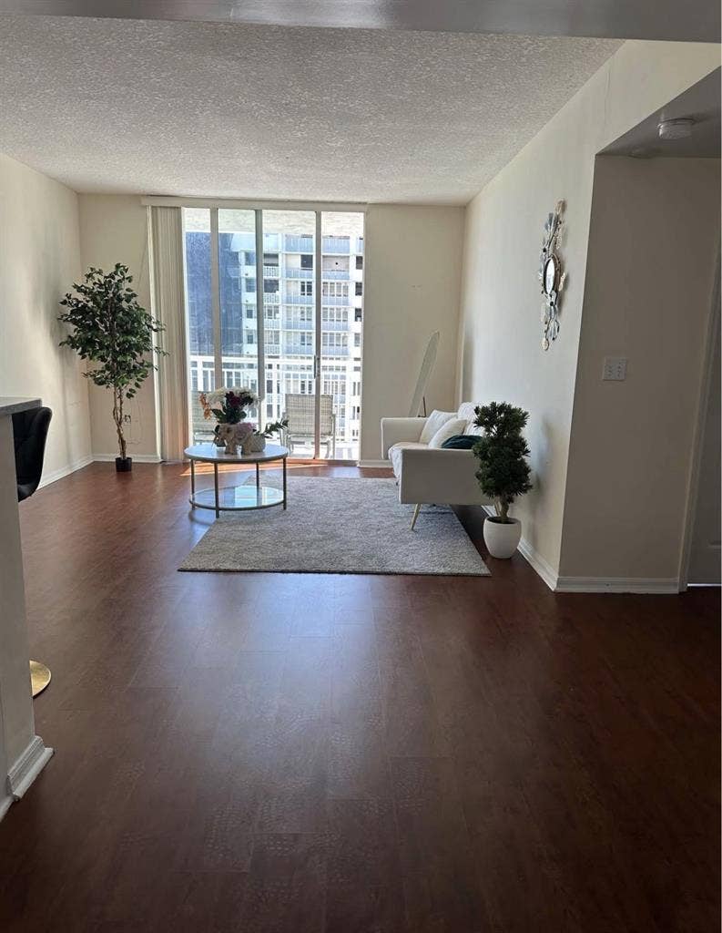 Looking for a roomate