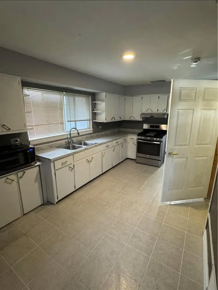 Couple Seeking Roommates by July 1
