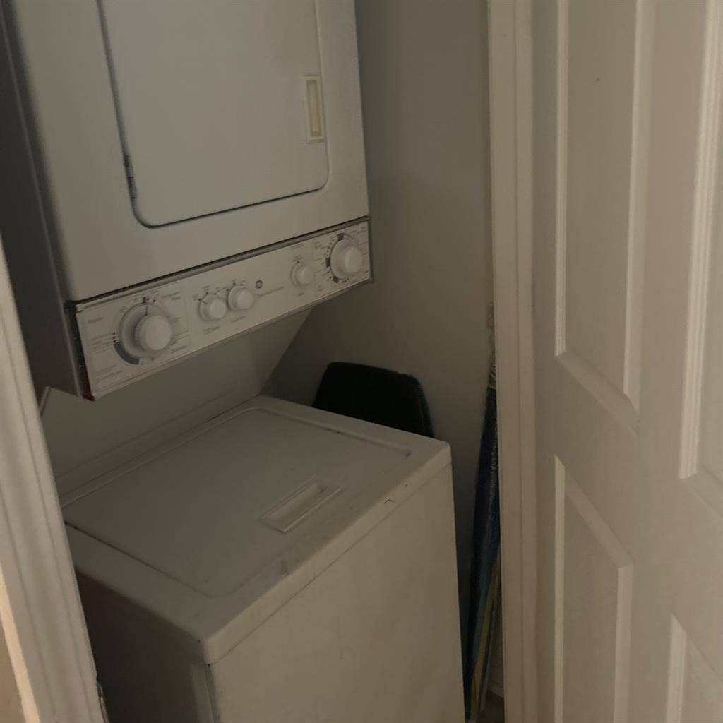 1 bedroom in 2 bed 1 bath apartment