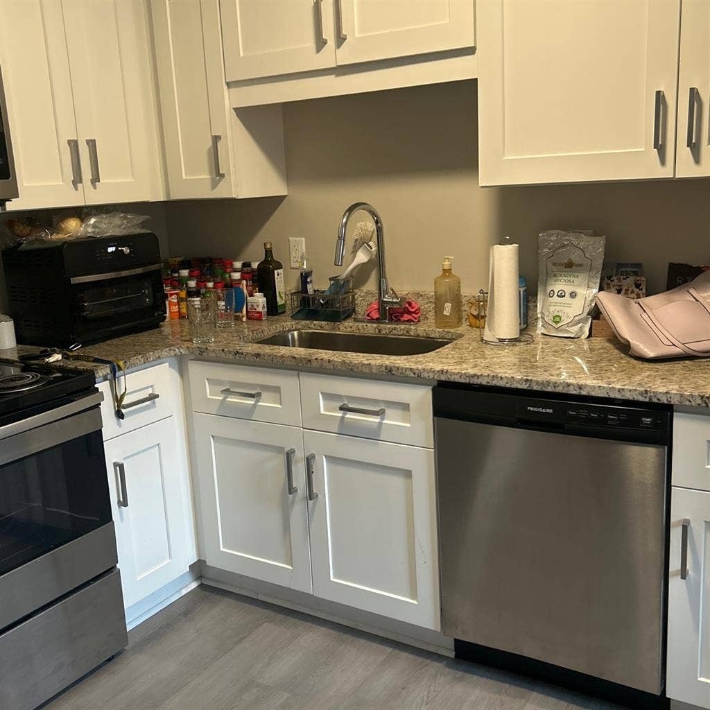 1 bedroom in 2 bed 1 bath apartment