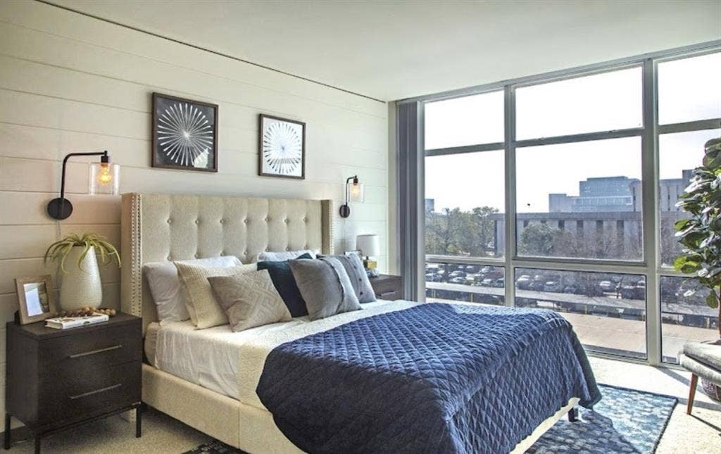 Roommate wanted in 77098