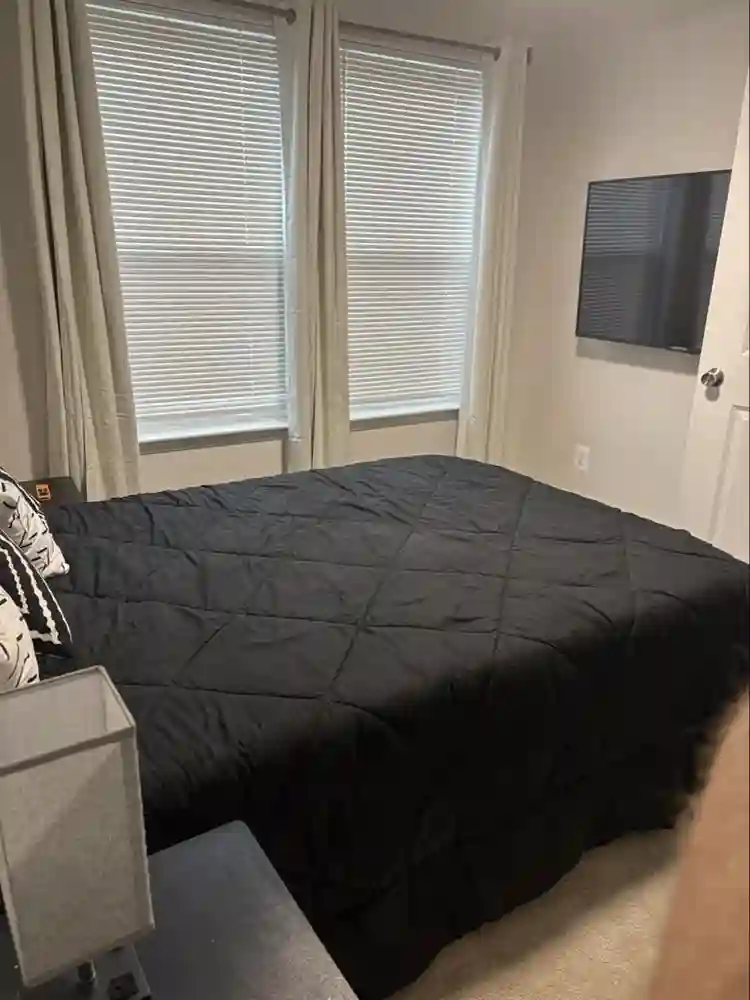 2 rooms available