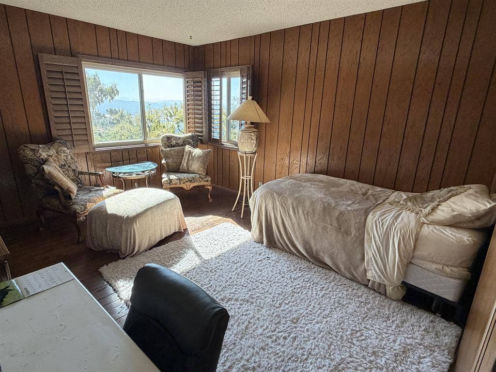 Furnished Room In Beautiful Setting