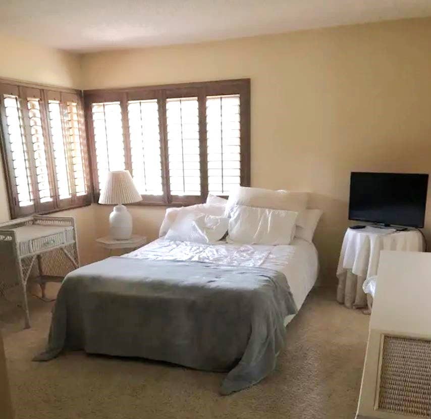 Furnished Room In Beautiful Setting