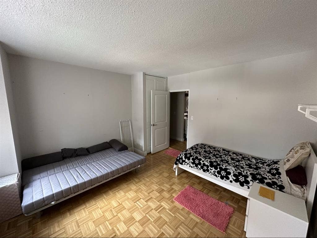 Renting the room in upper east side