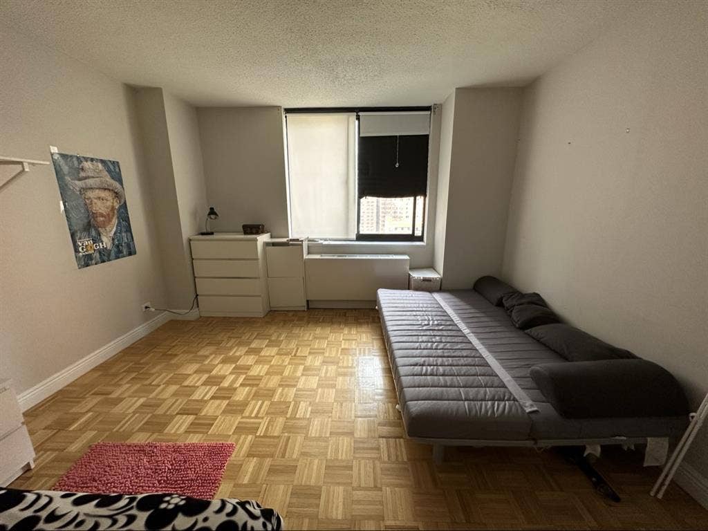 Renting the room in upper east side