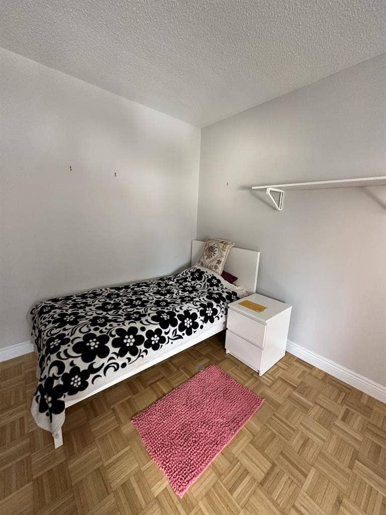 Renting the room in upper east side