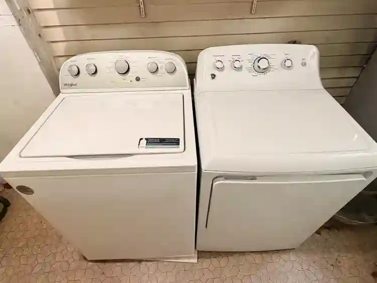 Looking for roommate in Midtown