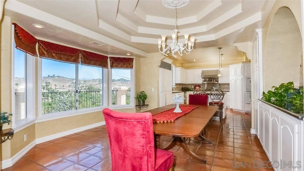 BIG ROOM VIEWS MANSION 4 STRY HOUSE