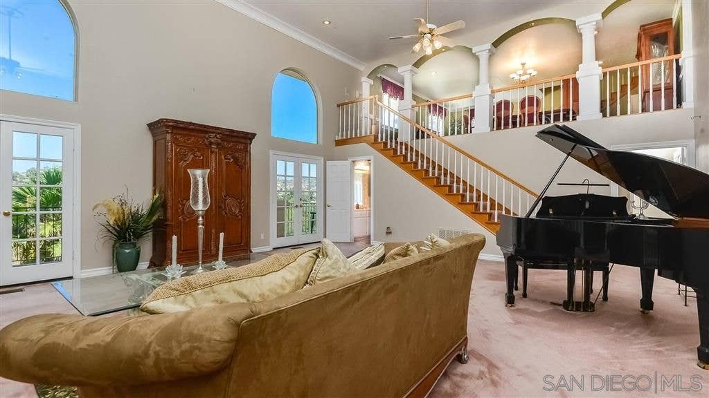 BIG ROOM VIEWS MANSION 4 STRY HOUSE