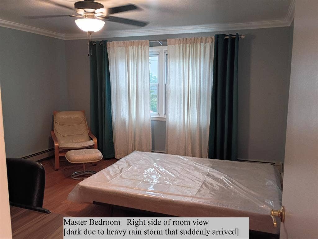 Home Share-Mature Adult-Master Bedr