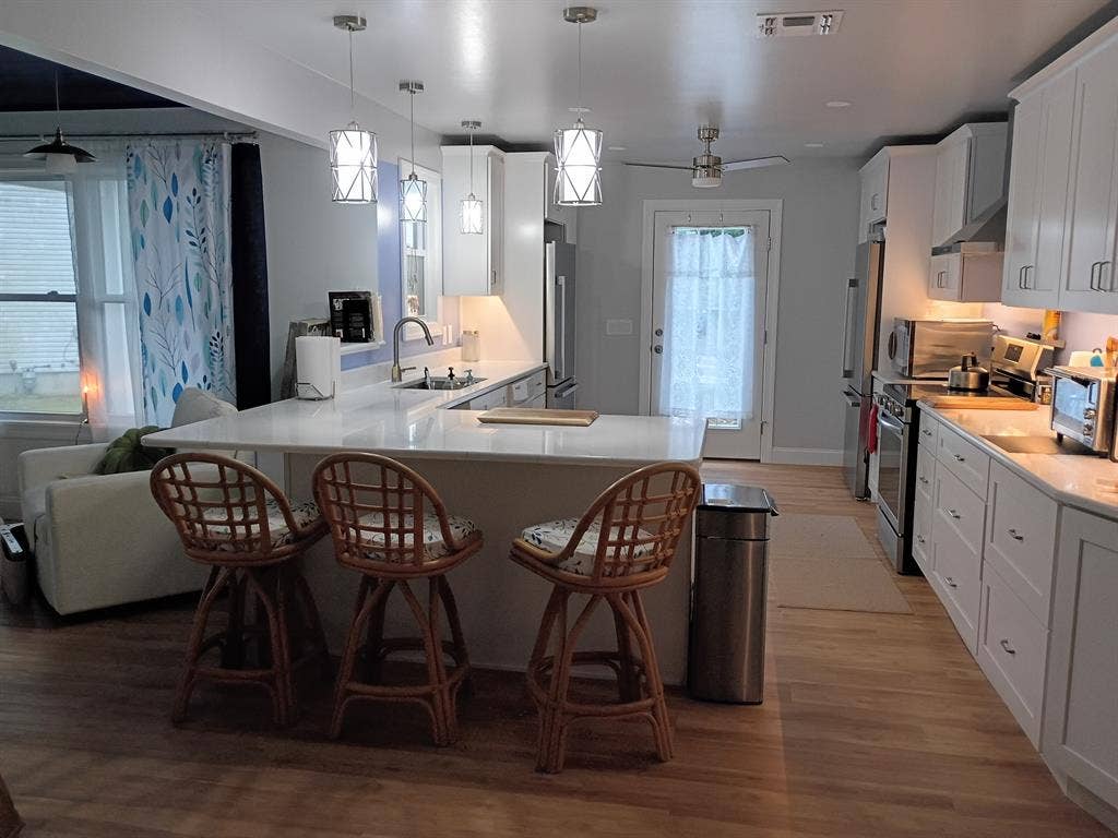 Share a Home w Mature Adults