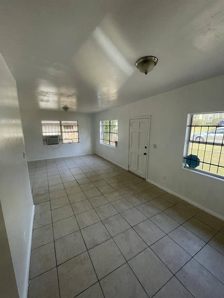 FURNISHED ROOMS FOR RENT