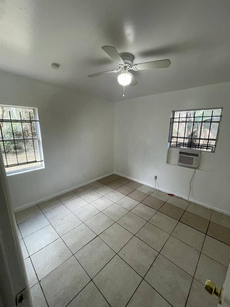 FURNISHED ROOMS FOR RENT