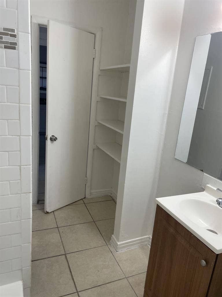 FURNISHED ROOMS FOR RENT
