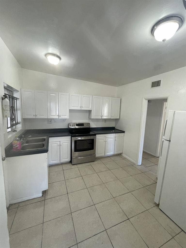 FURNISHED ROOMS FOR RENT