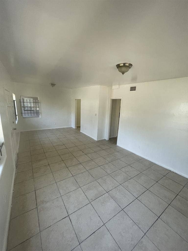 FURNISHED ROOMS FOR RENT