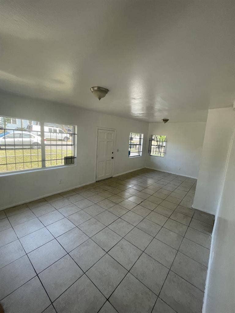 FURNISHED ROOMS FOR RENT