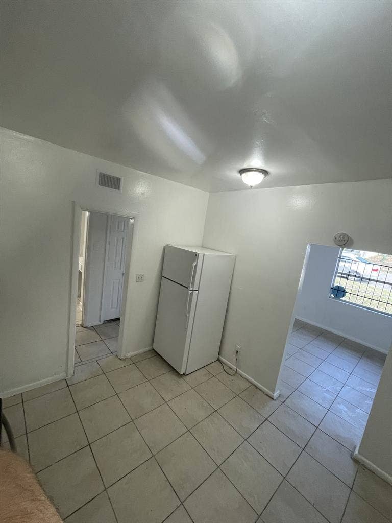 FURNISHED ROOMS FOR RENT