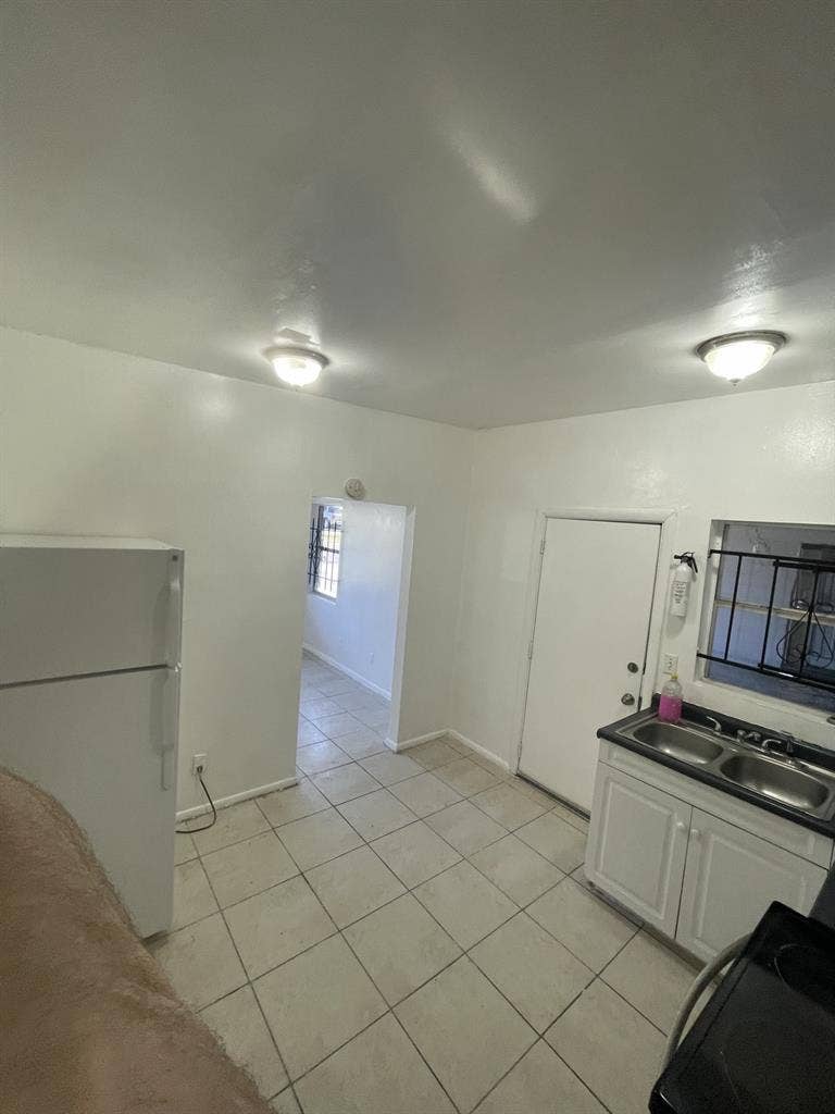 FURNISHED ROOMS FOR RENT