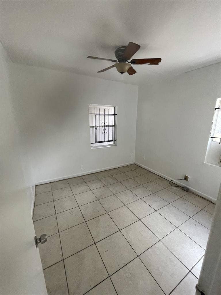FURNISHED ROOMS FOR RENT