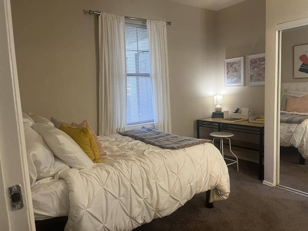 Sublease at Ivy (usf) for 629/month