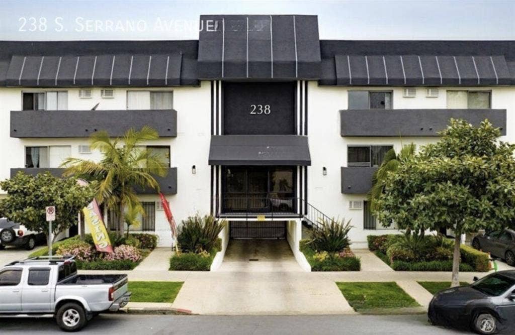 Newly Renovated apt in Korea town