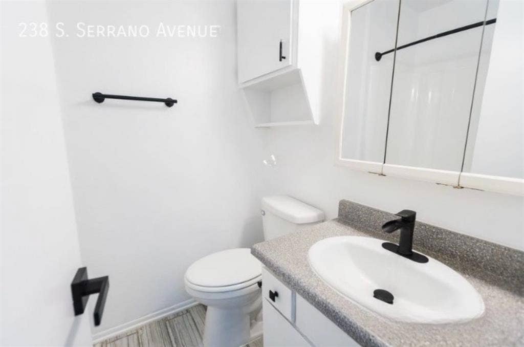 Newly Renovated apt in Korea town