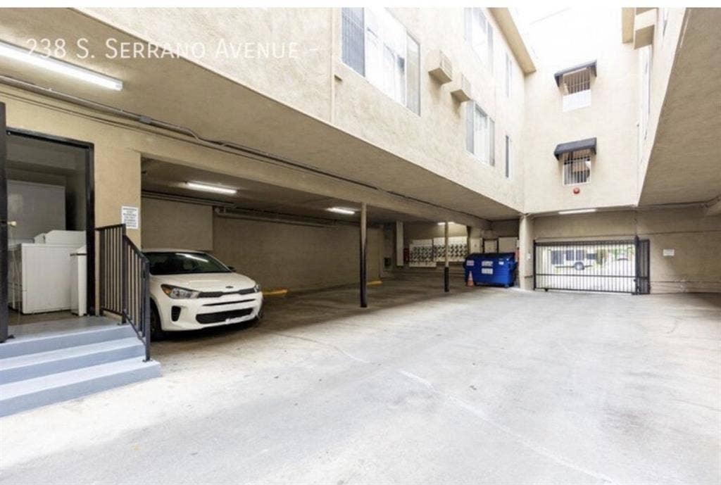 Newly Renovated apt in Korea town