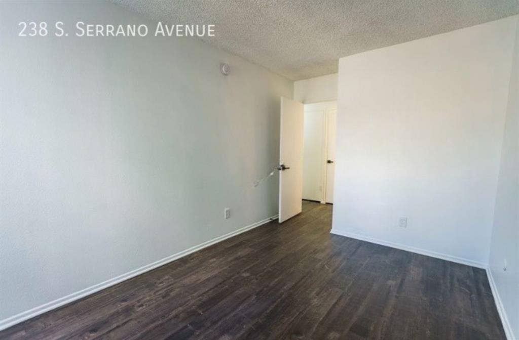 Newly Renovated apt in Korea town
