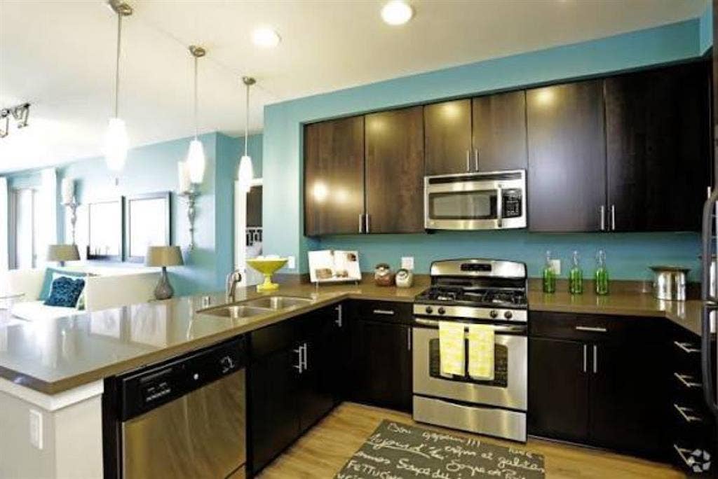 Looking for Roommate