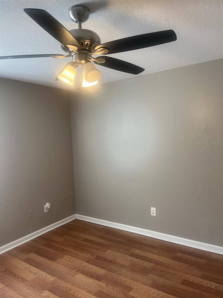 Room for rent. No pets allowed.